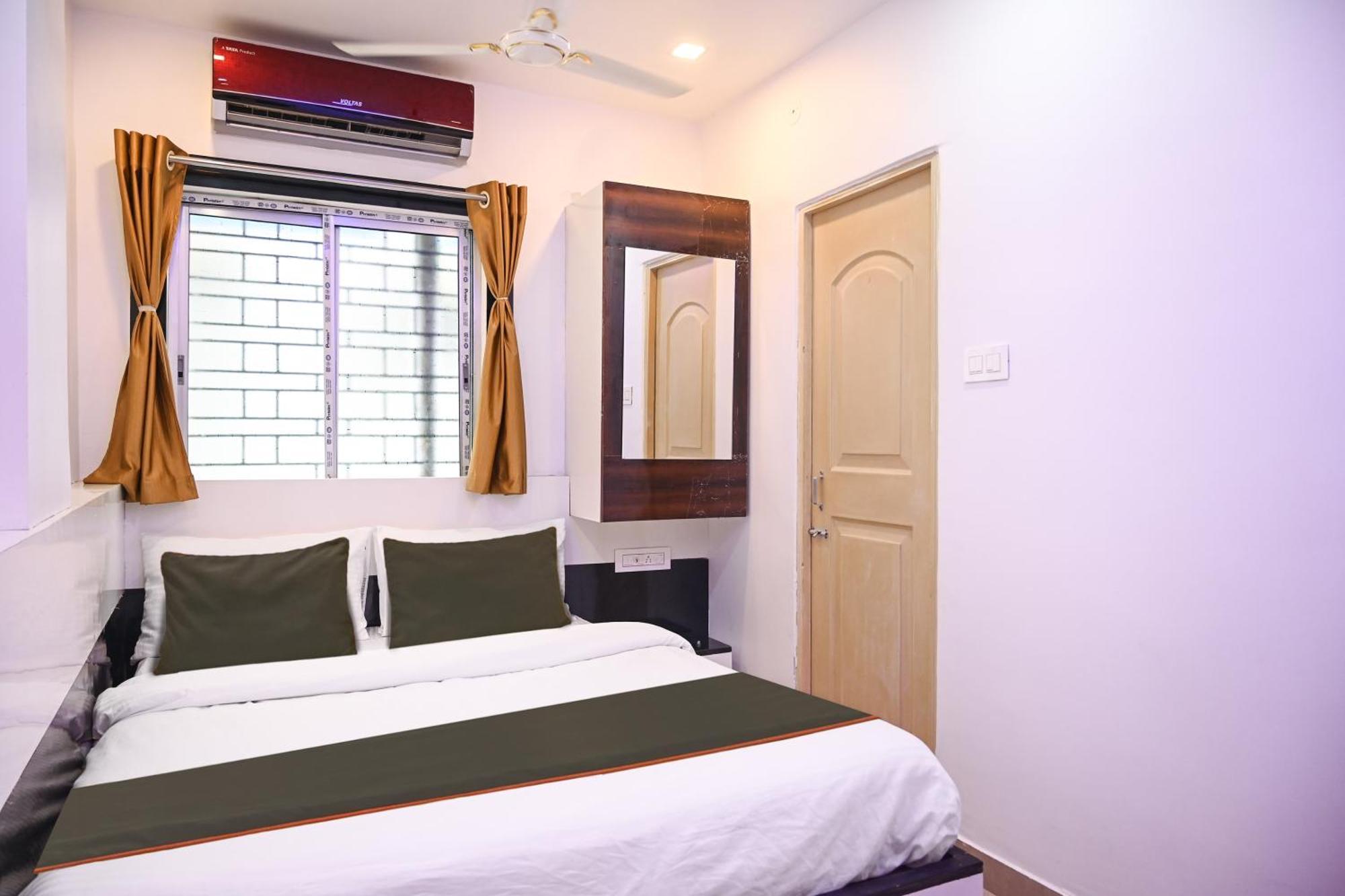 Hotel Super Collection O Heritage Near Acropolis Mall