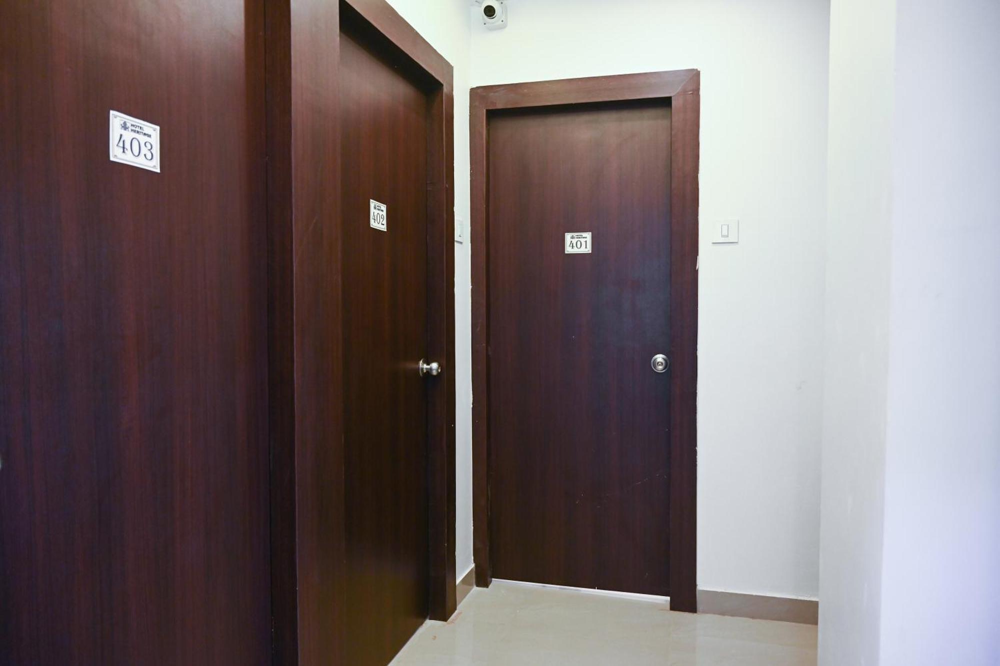 Hotel Super Collection O Heritage Near Acropolis Mall